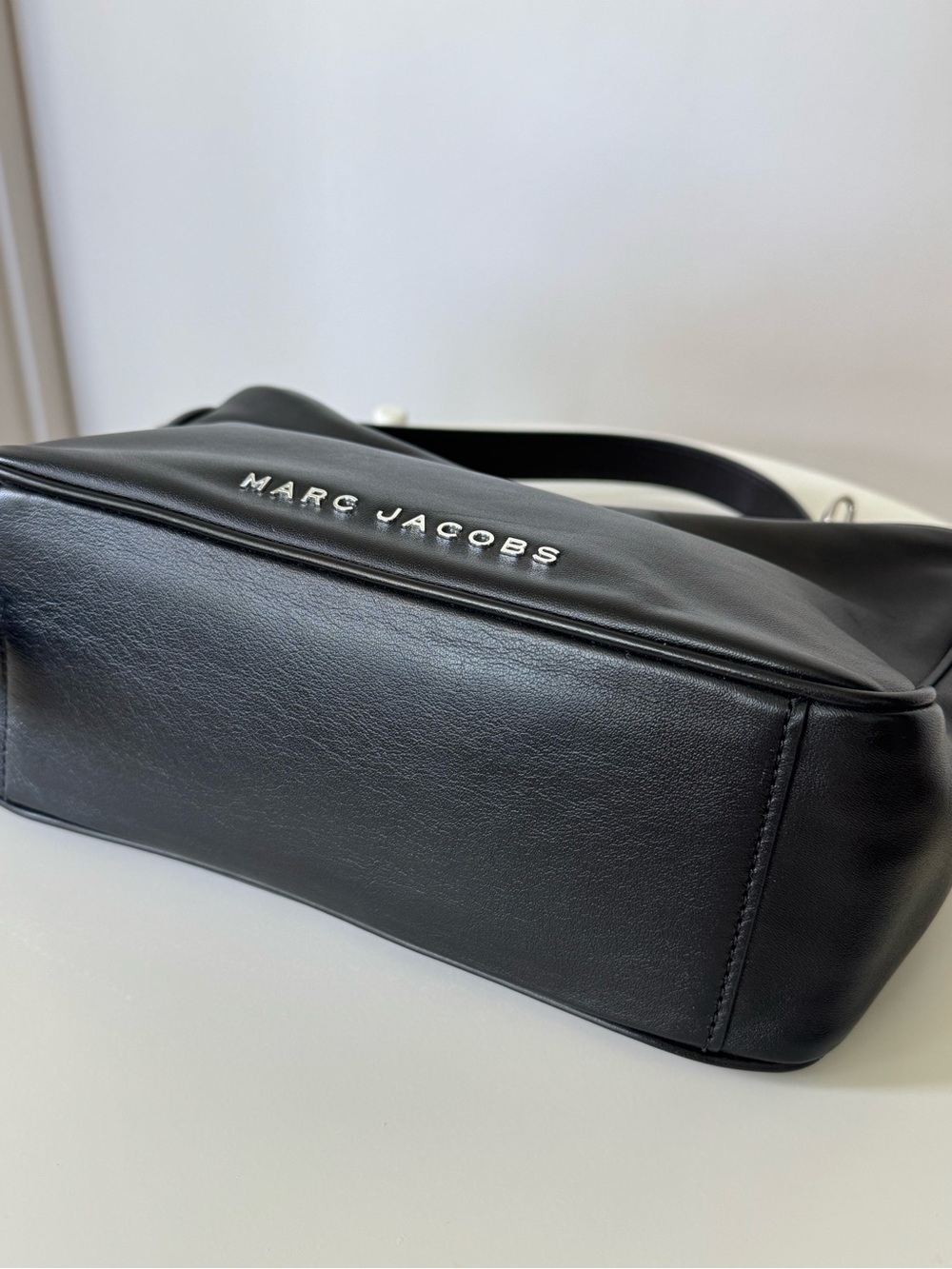 Marc Jacobs Tempo Small Black Leather Hobo Bag - Picture 5 of 8